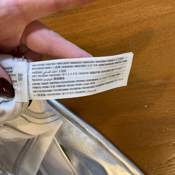 Abercrombie & Fitch Curve Love The ’90s Straight Ultra High Rise Metallic Pants - Picture 13 of 13